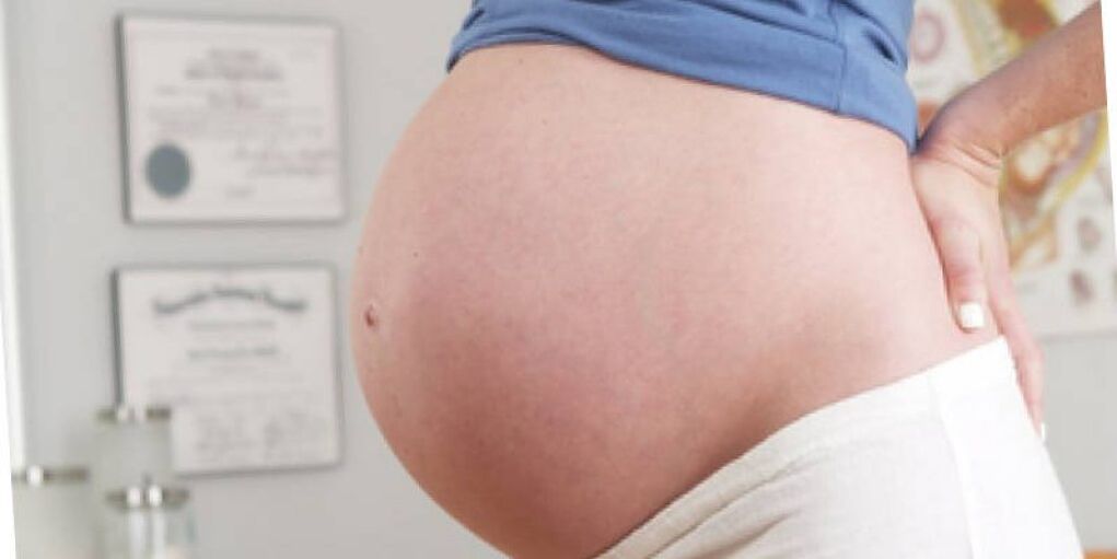 Nėštumo metu moterys dažnai patiria nugaros skausmą juosmens srityje. 