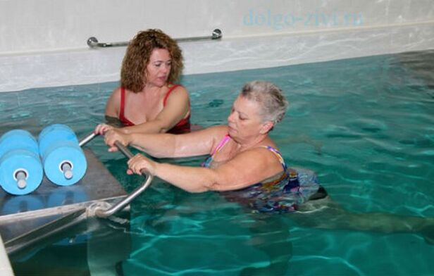 plaukimas yra gimdos kaklelio osteochondrozės prevencija